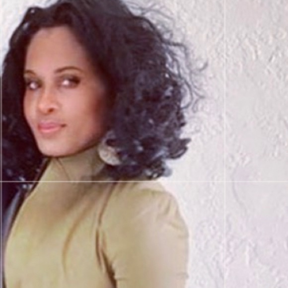 Meet your Posher, Natalie - Picture 2 of 3